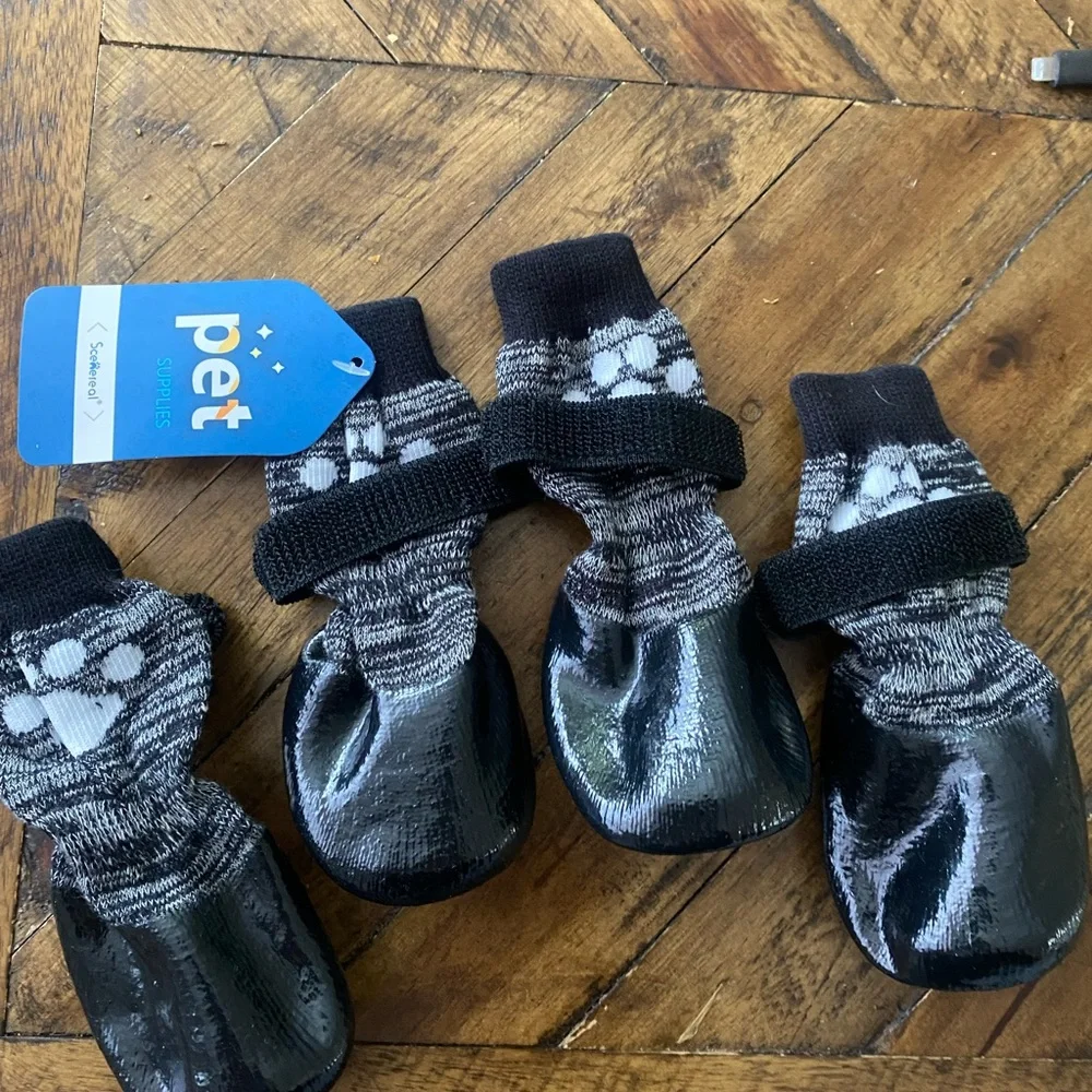 NWT Scene Weaver Black and Gray Dog Booties